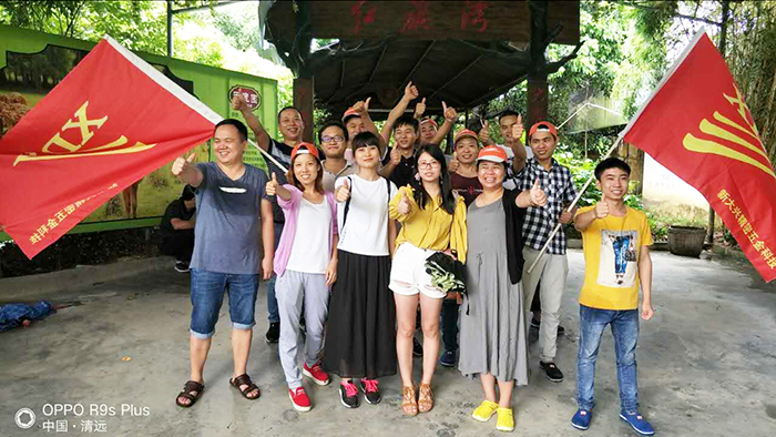 新大兴工模部办公室人员合影